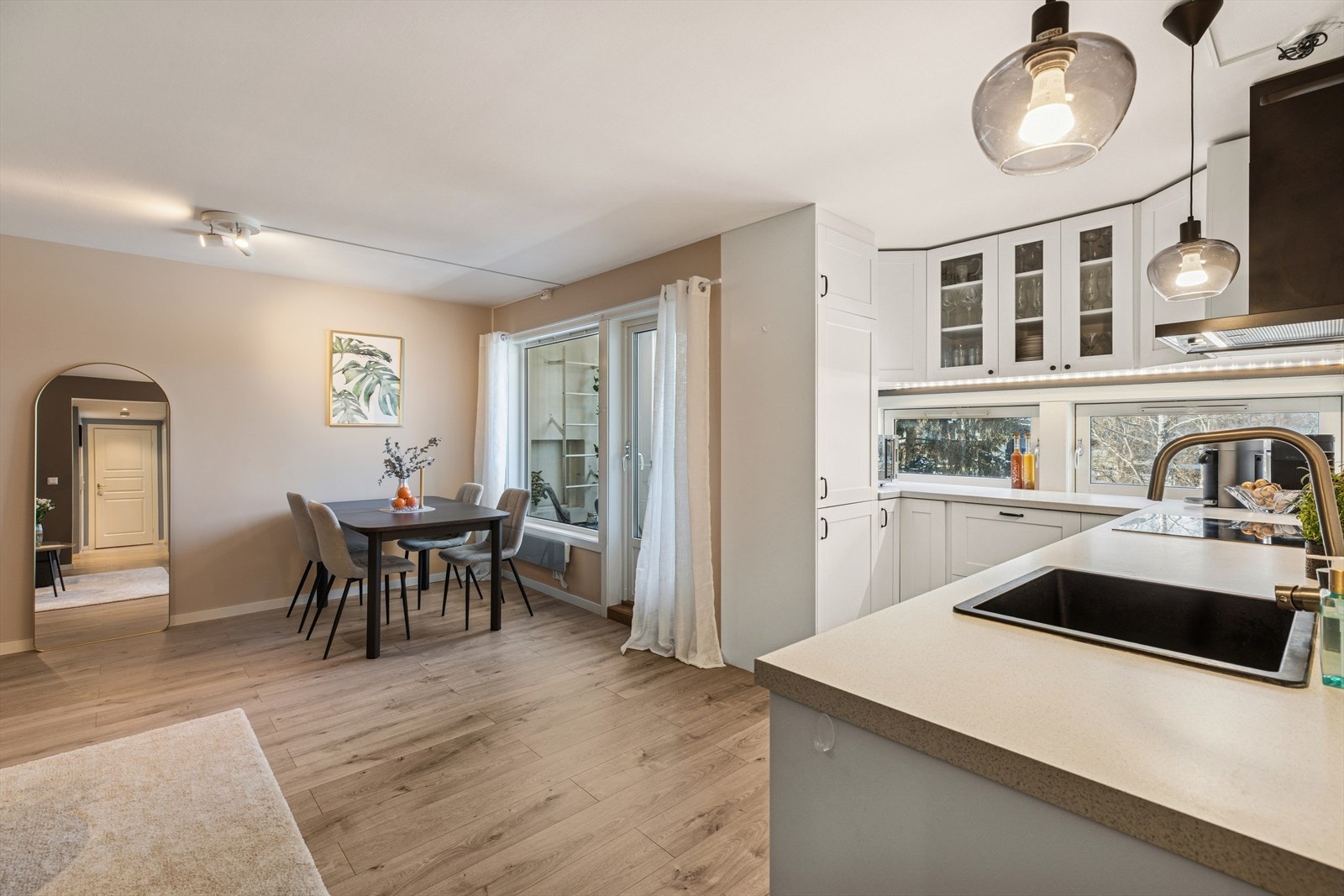 Varmtvann og vaktmester mm. er inkl. i felleskostnadene. Galleribilde