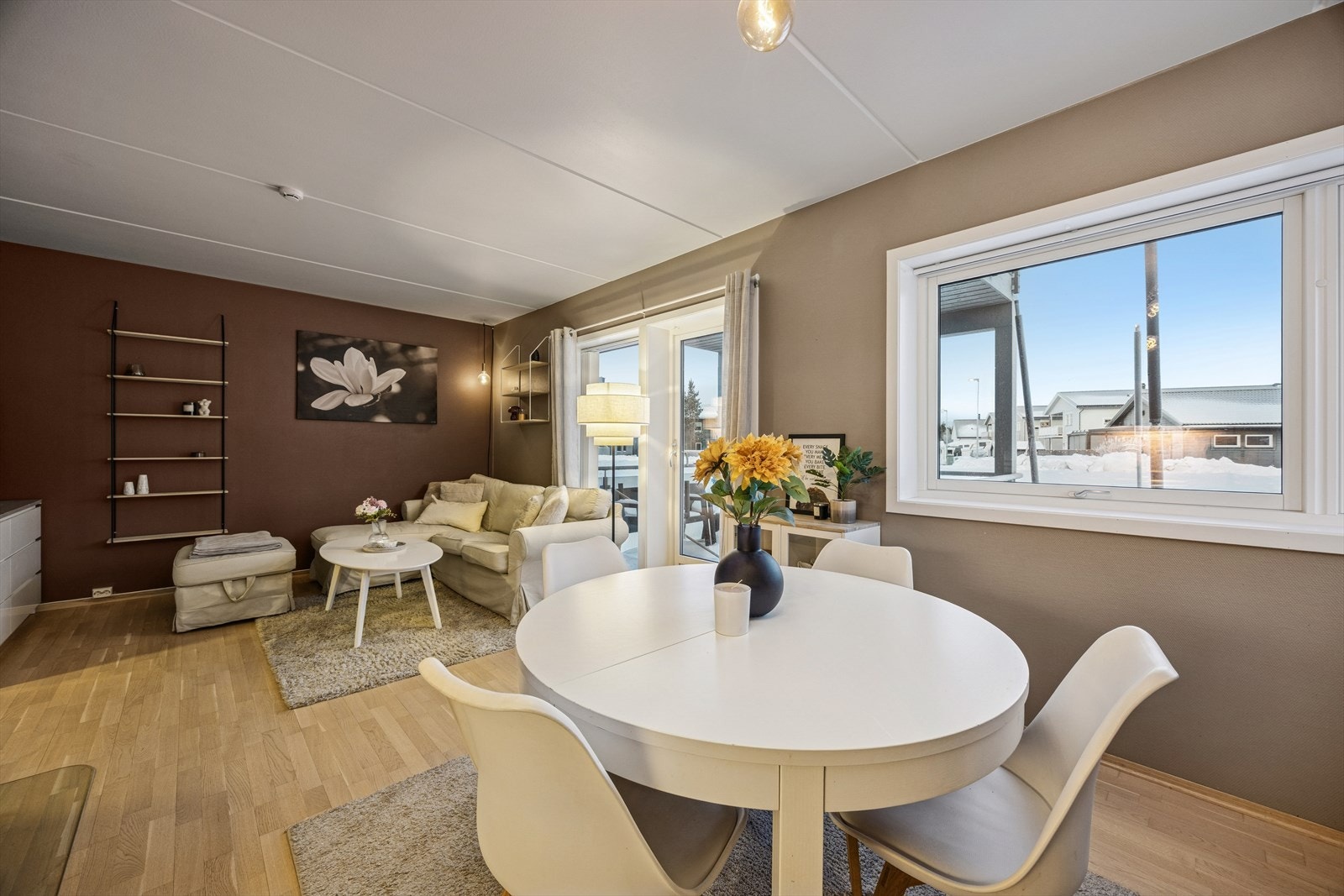 Leiligheten ligger i 1. etasje og har en arealeffektiv planløsning med et internt bruksareal på 60 kvm. Et bra førstegangskjøp! Galleribilde