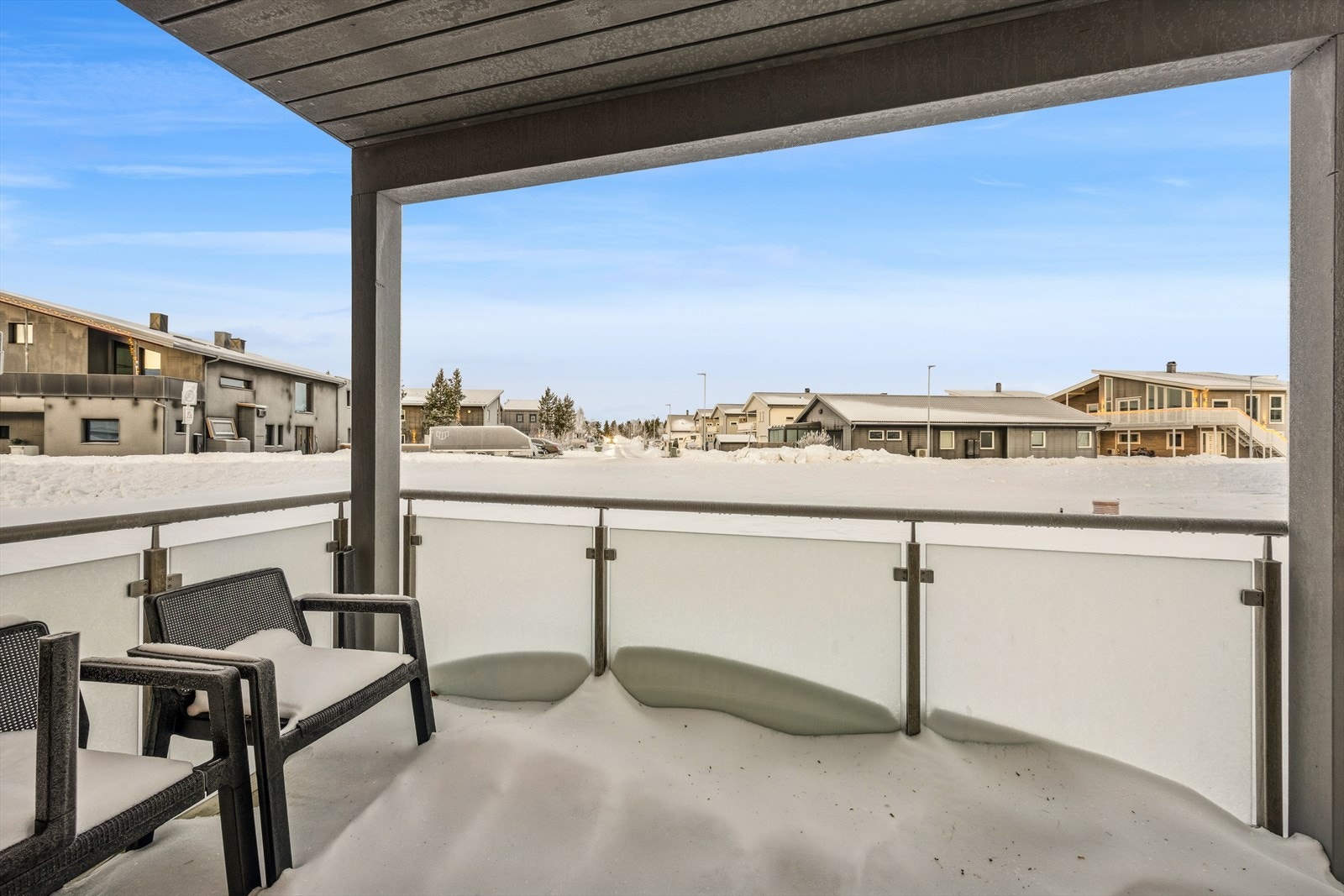 Fra stuen er det adkomst ut til en herlig, overbygget balkong. Galleribilde