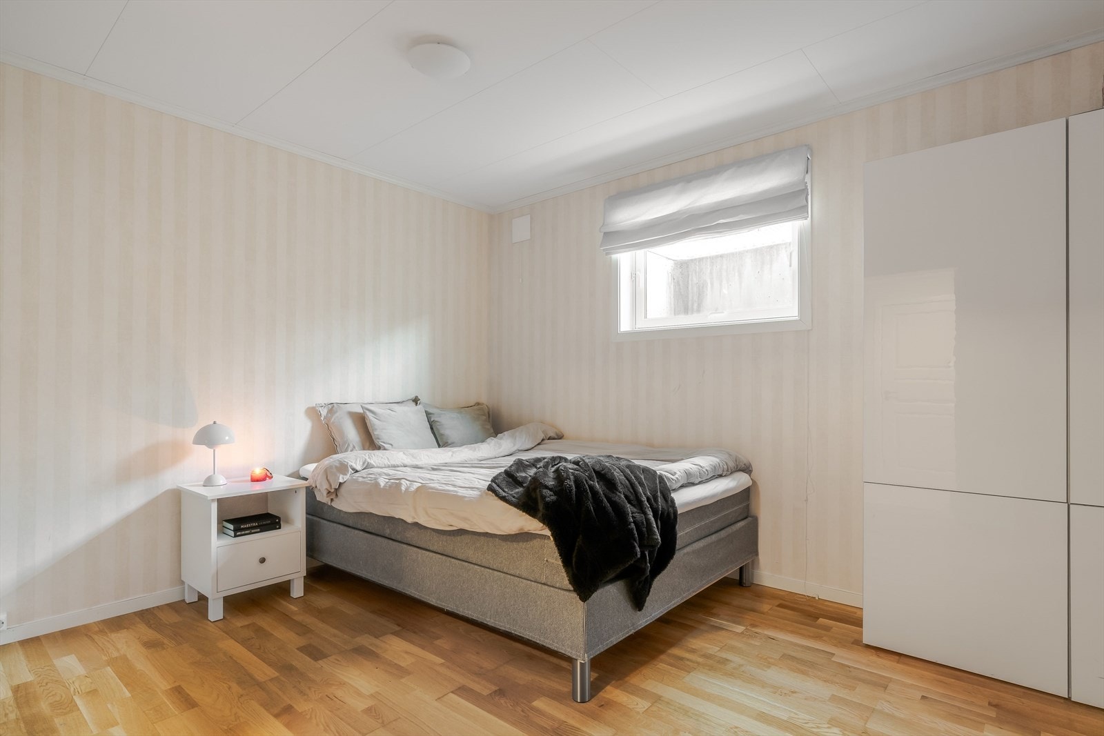 Rommet egner seg godt som TV-stue, ungdomsrom, lekerom eller hjemmekontor. Galleribilde