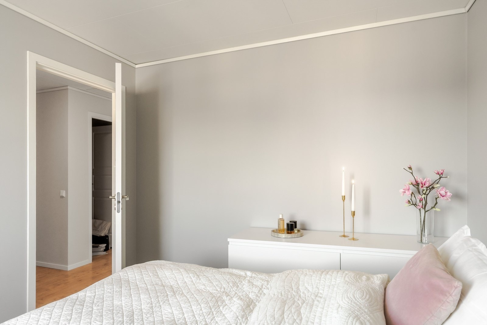 Alle rommene fremstår lyse og lett møblerbare, med fleksible bruksområder etter behov. Galleribilde