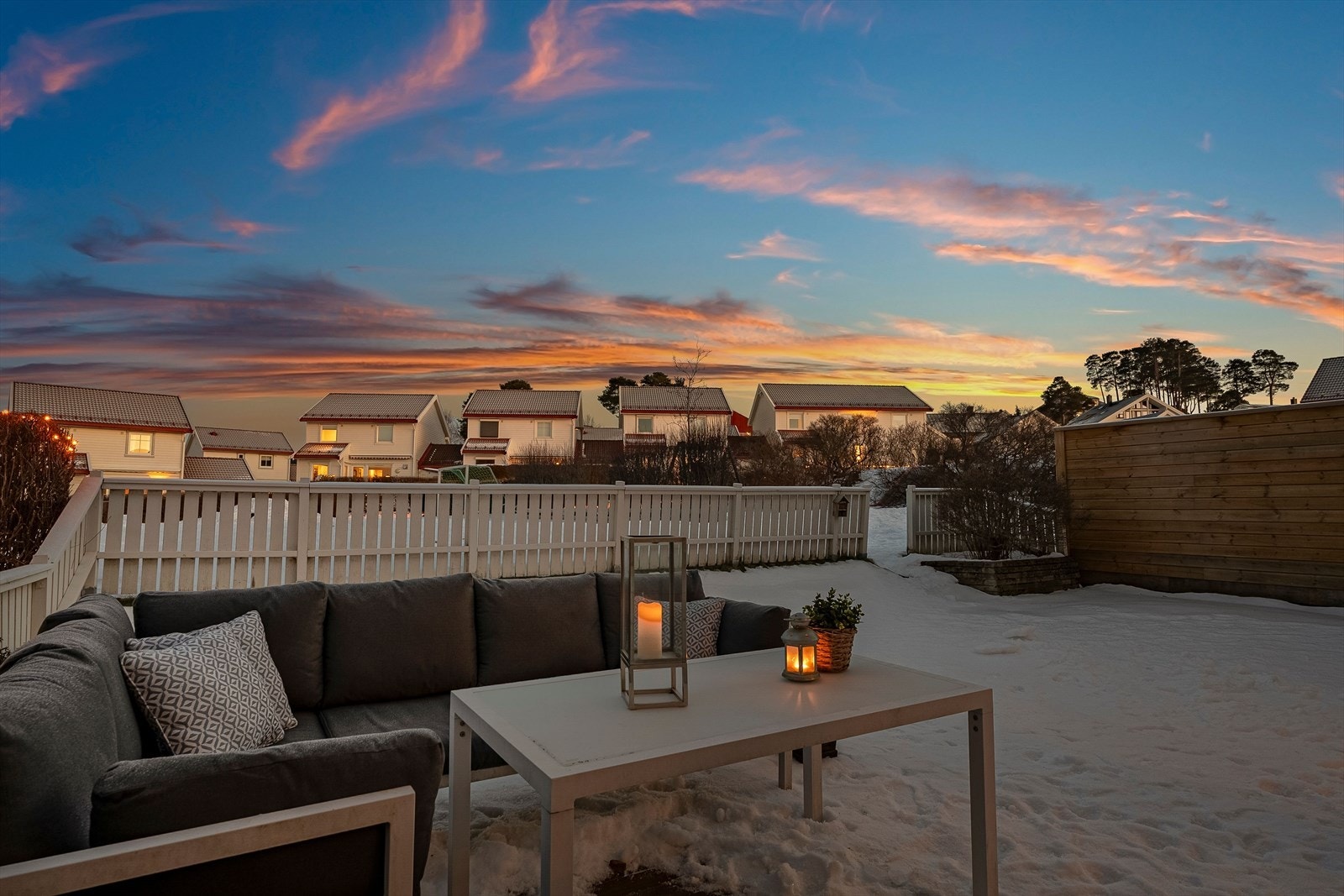 For de minste kan Jakobsgrenda skilte med fotballmål, basketballbane og lekeplass. Galleribilde