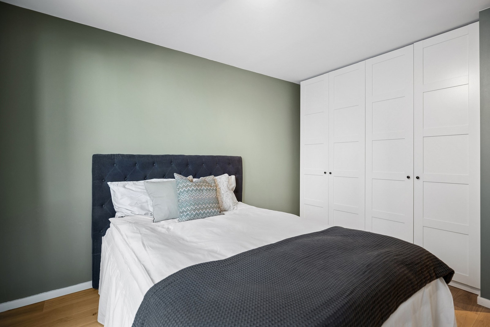 Hovedsoverommet har et stort garderobeskap som medfølger. Galleribilde