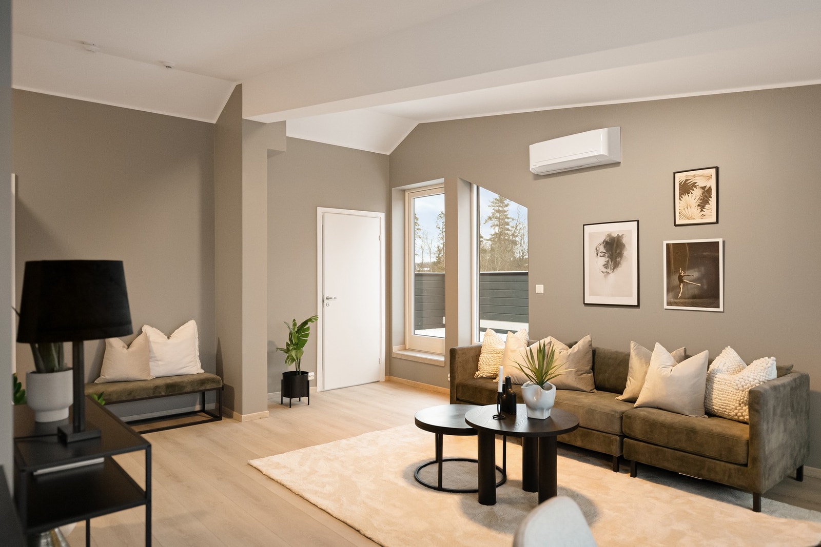 Stue med utgang til sydvendt terrasse Galleribilde