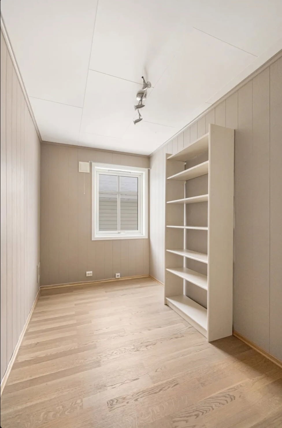 Soverom 2 uten møblement - God plass til seng med tilhørende møblement. Galleribilde