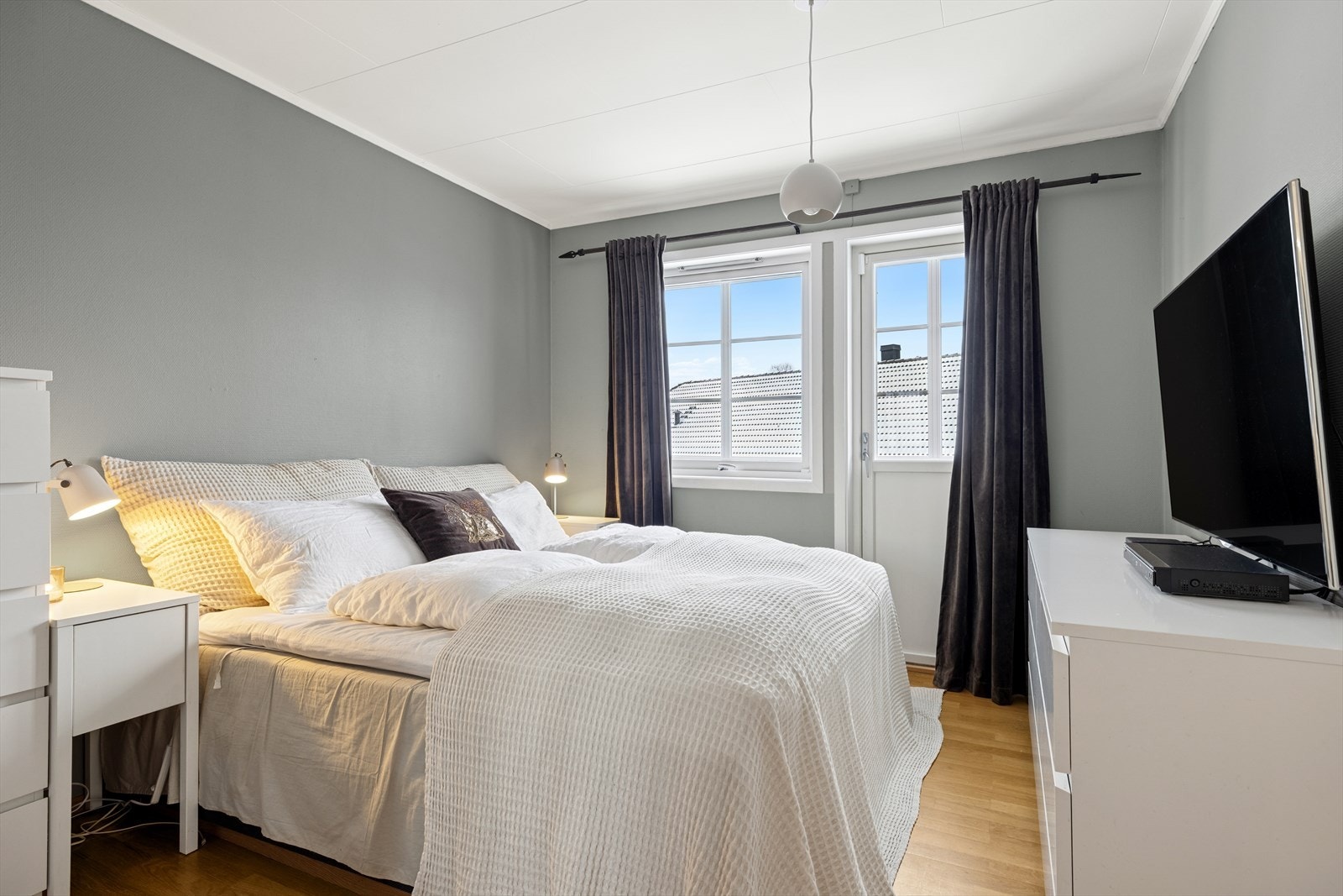 Fra hovedsoverom er det utgang til veranda Galleribilde