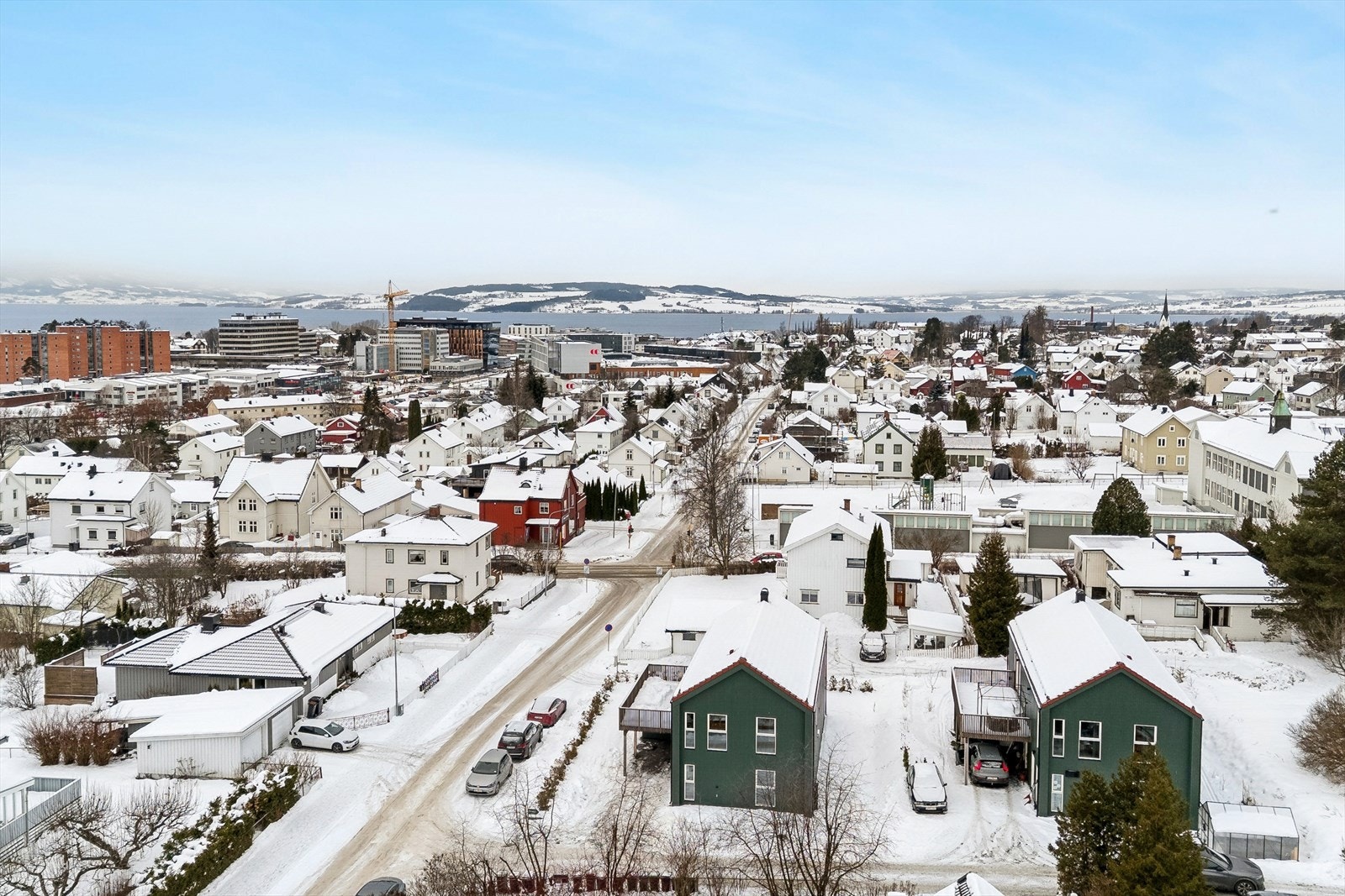 Området er rolig, samtidig som det er gangavstand til sentrum med alle fasiliteter og servicetilbud. Galleribilde