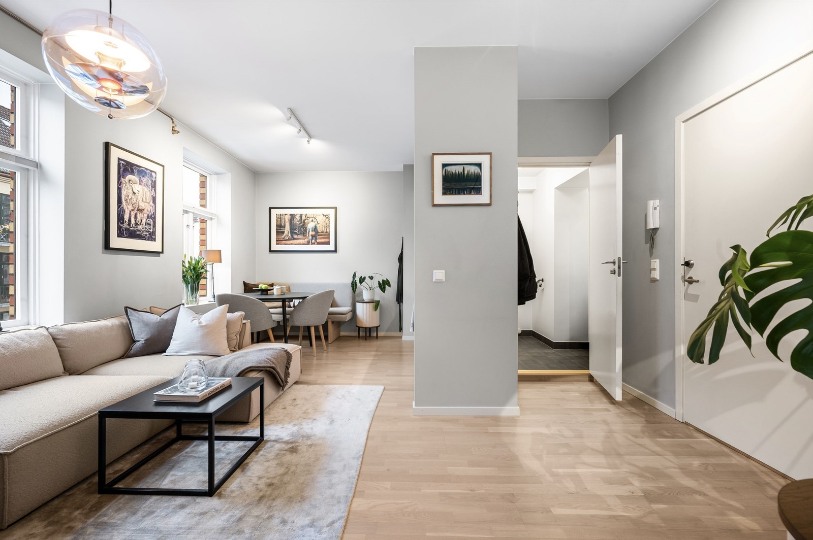 Leiligheten ble pusset opp i sin helhet i 2016/2017, og holder følgelig en god standard. Galleribilde