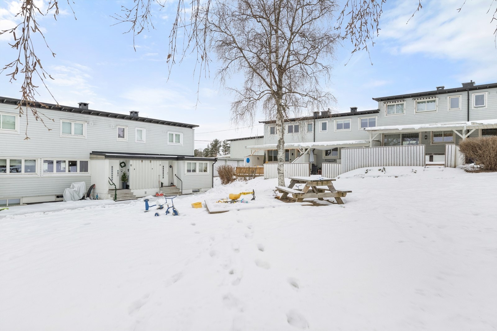 Her bor du i et veldrevet borettslag i et barnevennlig område på Manglerud, perfekt for barnefamilier. Galleribilde