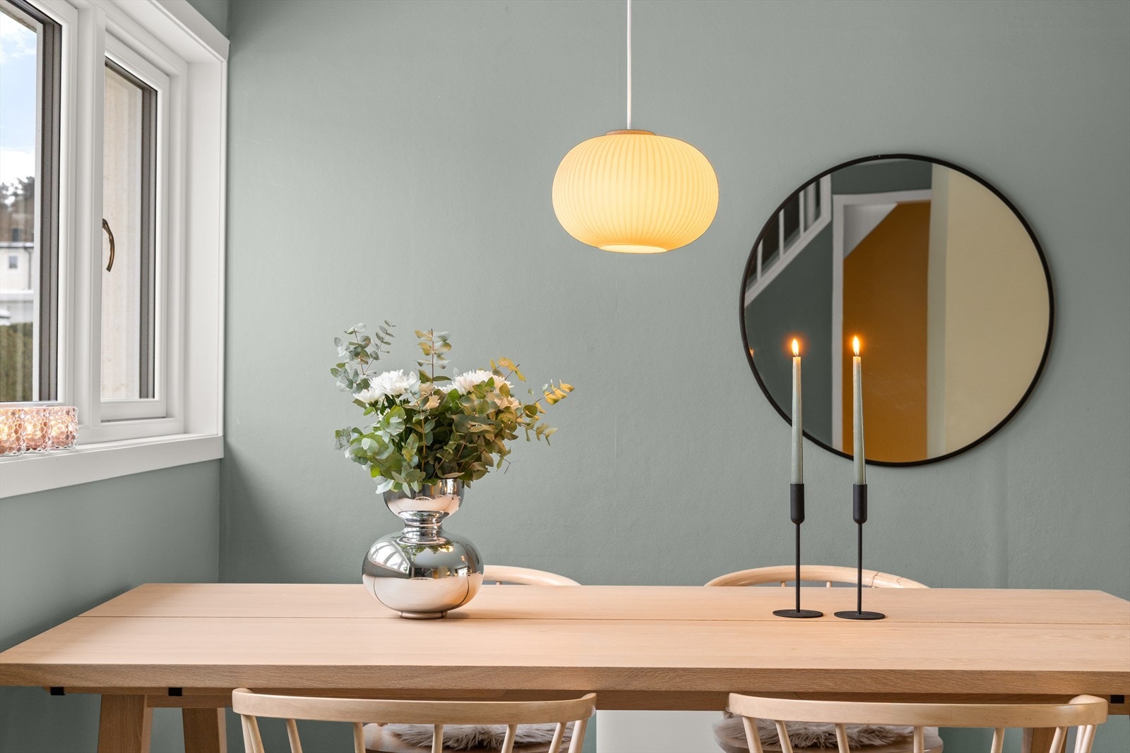 Naturlig fin plass til spisegruppe. Galleribilde