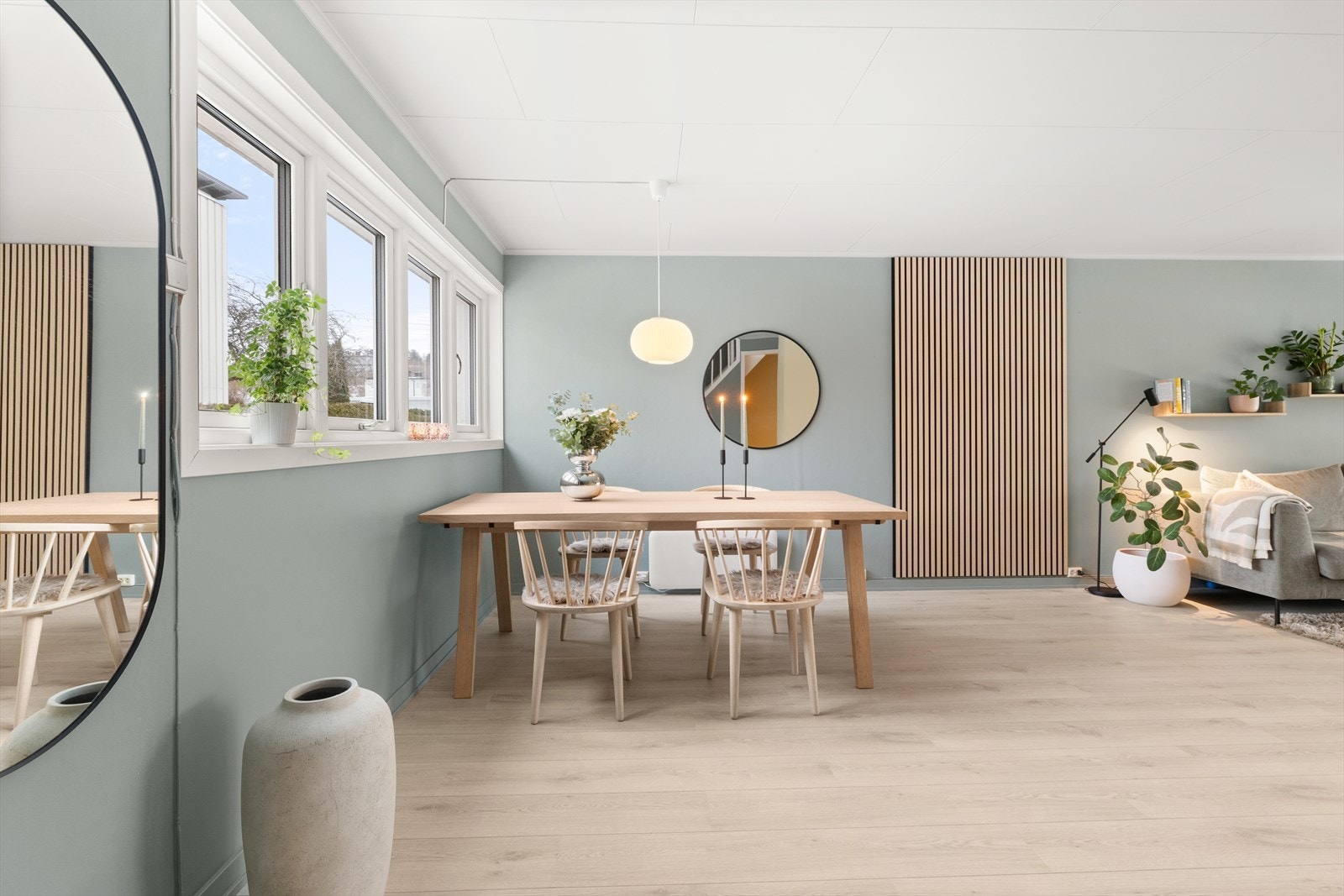 Boligen går over tre plan og har en svært familievennlig planløsning og mange gode kvaliteter. Galleribilde