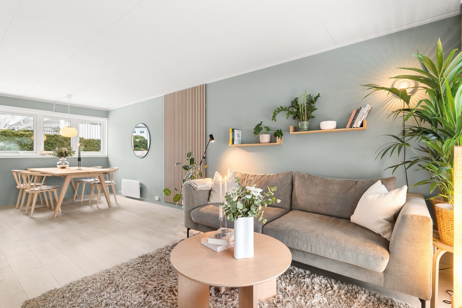 Her får kjøper gleden av et tilbaketrukket og innholdsrikt rekkehus med en attraktiv beliggenhet. Galleribilde