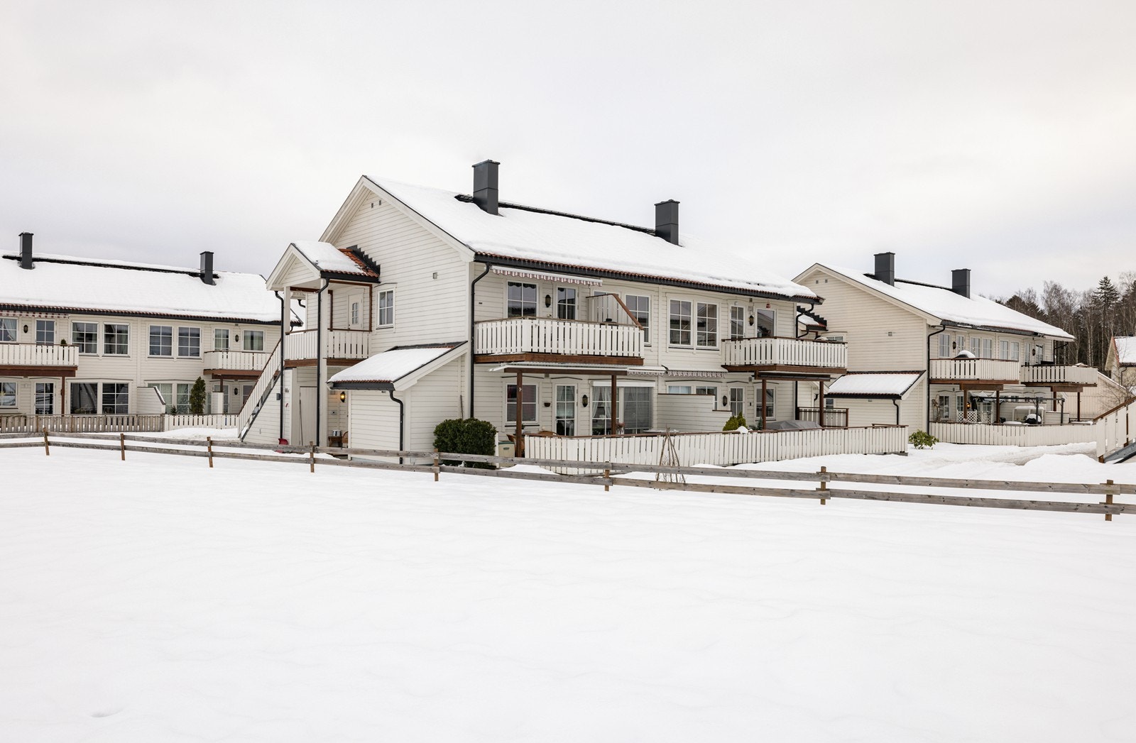 Boligen ligger i 2. etasje i firemannsbolig, med nærhet til turområder. Galleribilde