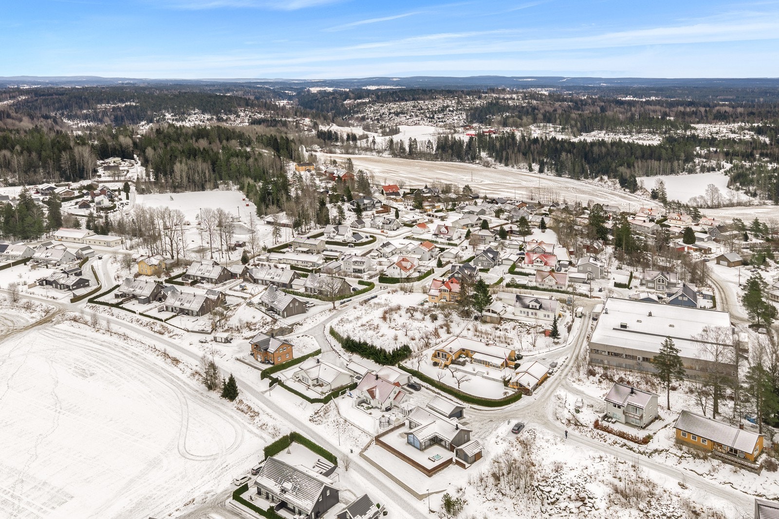 Eiendommen ligger i et etablert og barnevennlig boligområde. Galleribilde