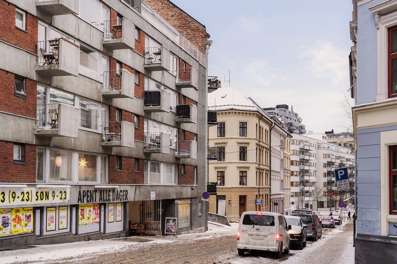 I umiddelbar nærhet finner du dagligvarebutikker, inkludert en søndagsåpen butikk. Galleribilde