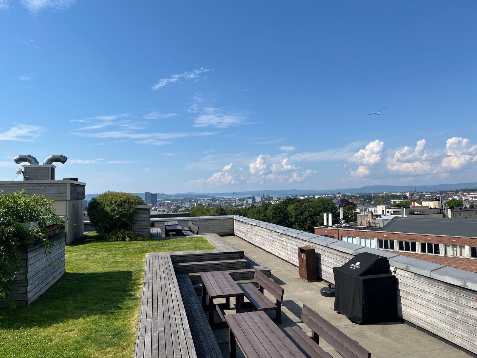 I bygget er det også en nydelig, felles takterrasse. Her får man en vidstrakt utsikt over Oslo by. Galleribilde