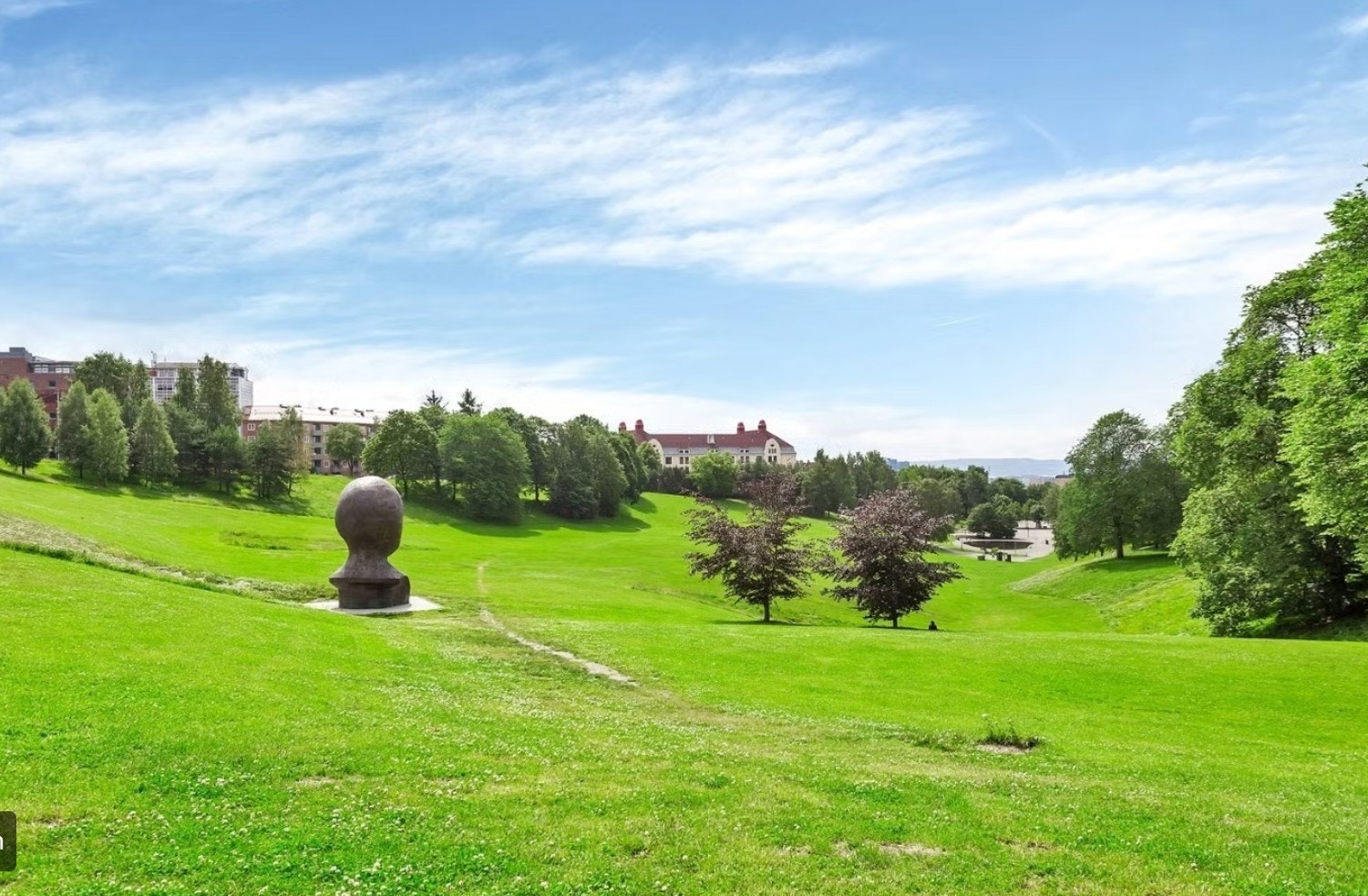 Torshovdalen ligger kun et steinkast unna leiligheten. I nærheten finner du også trendy'e Torshov med blant annet Torshovparken og Akerselva. Galleribilde