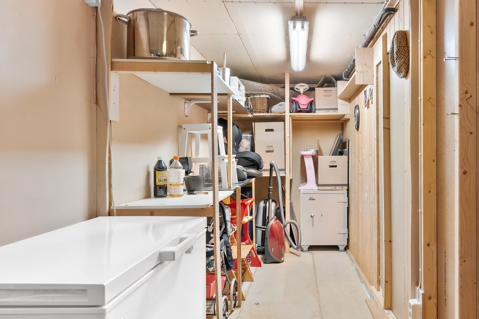 God lagringsplass i bod Galleribilde