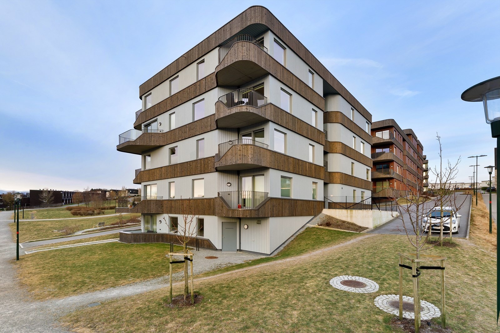 Leiligheten ligger i sentrale omgivelser like ved Tastasenteret, med fine turområder i nærheten og alt en behøver i hverdagen Galleribilde