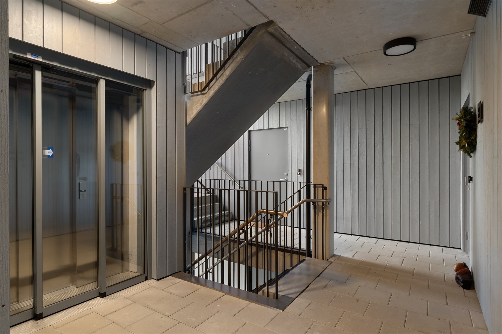 For øvrig: Heis. IN-ordning. Fjernvarme. Ingen forkjøpsrett. Lave omkostninger Galleribilde