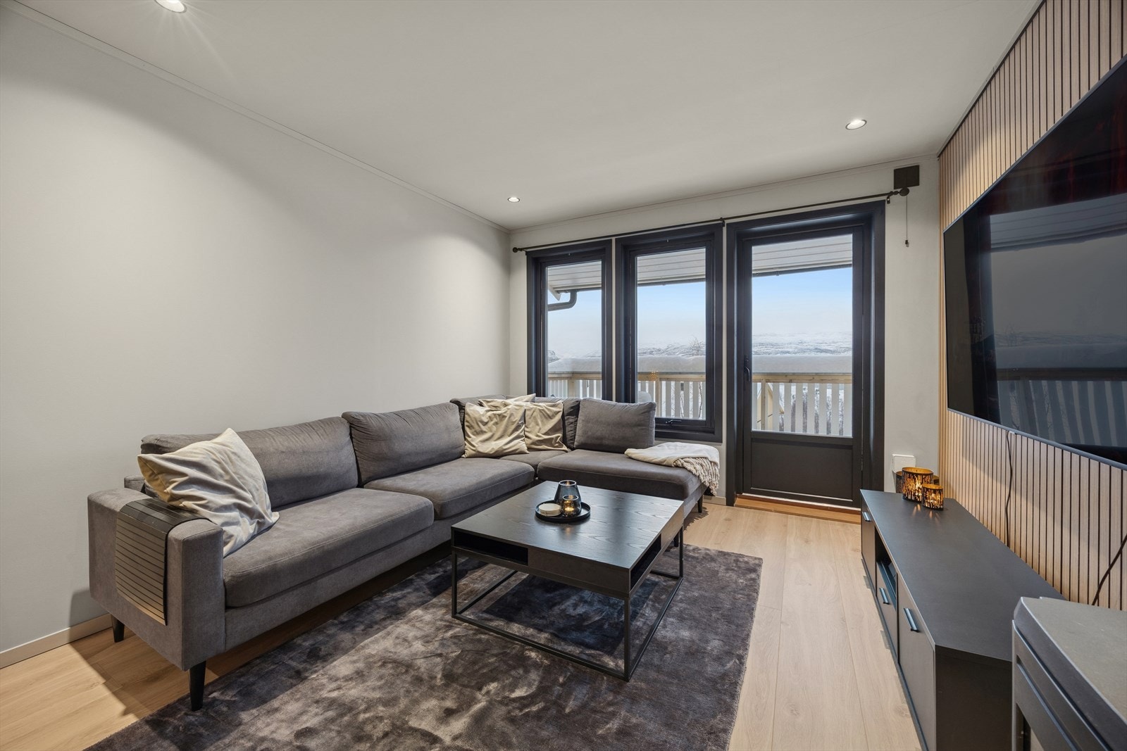 DNB Eiendom v/ Johan Aslak Somby har gleden av å presentere Øvre Tollevikveien 98! Galleribilde