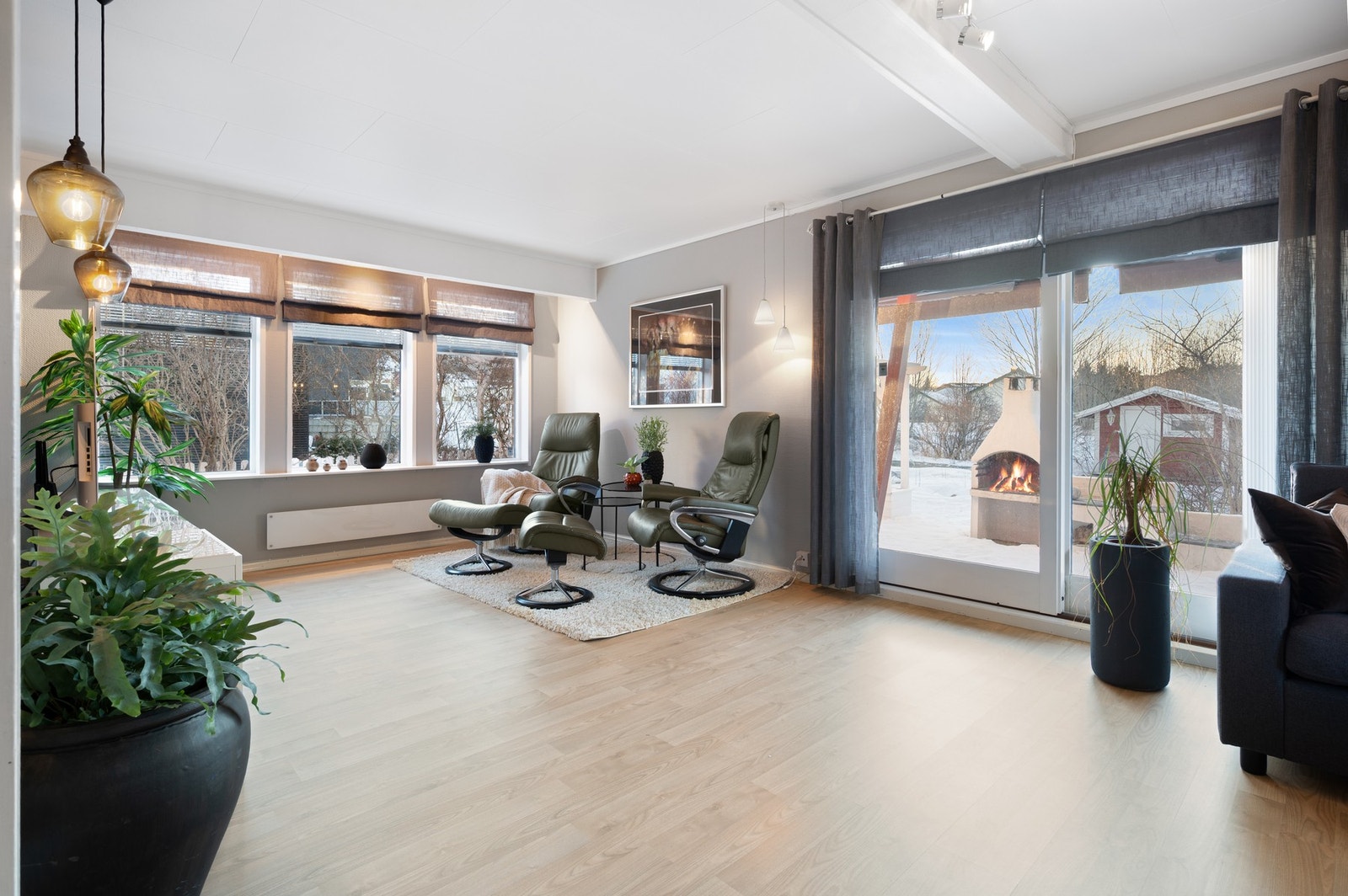 Fra stuen har man utgang til en stor terrasse på hele 35,8m². Galleribilde