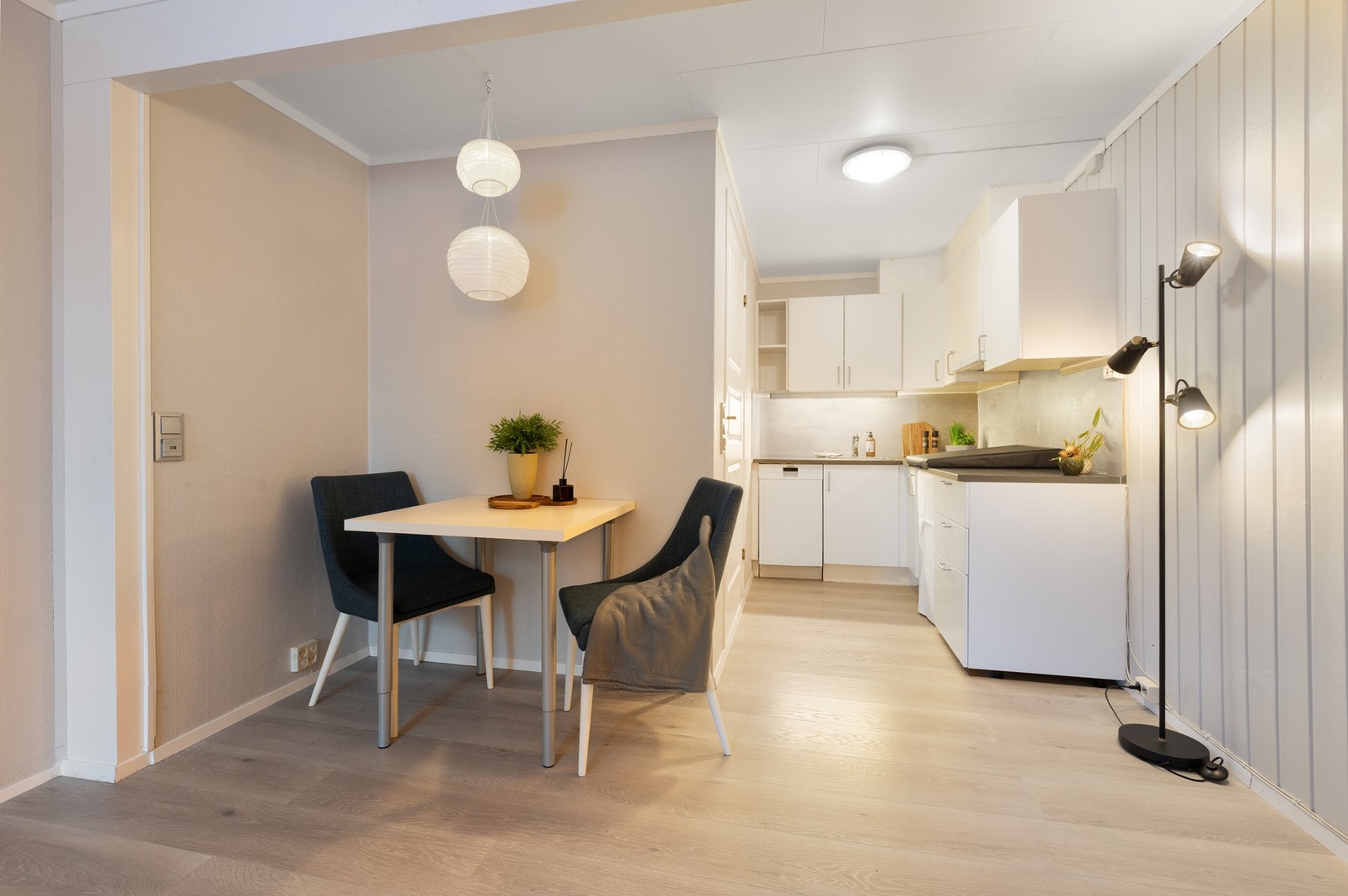 Hobbyrom (benyttes som Stue/kjøkken og er ikke omsøkt hos kommunen, se pkt. "andre relevante opplysninger". Galleribilde