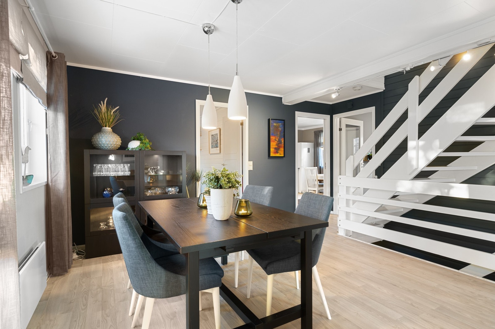 Her har man god plass til å invitere på langbord. Galleribilde