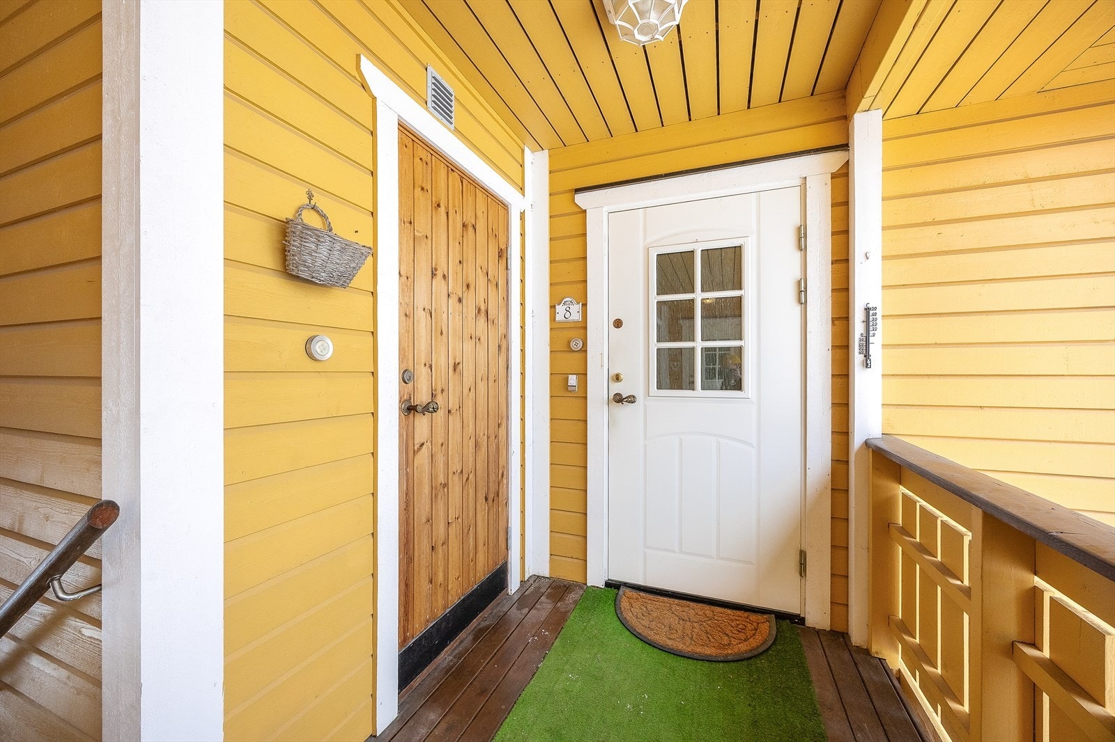 Inngangsparti med tilgang til utebod. Galleribilde