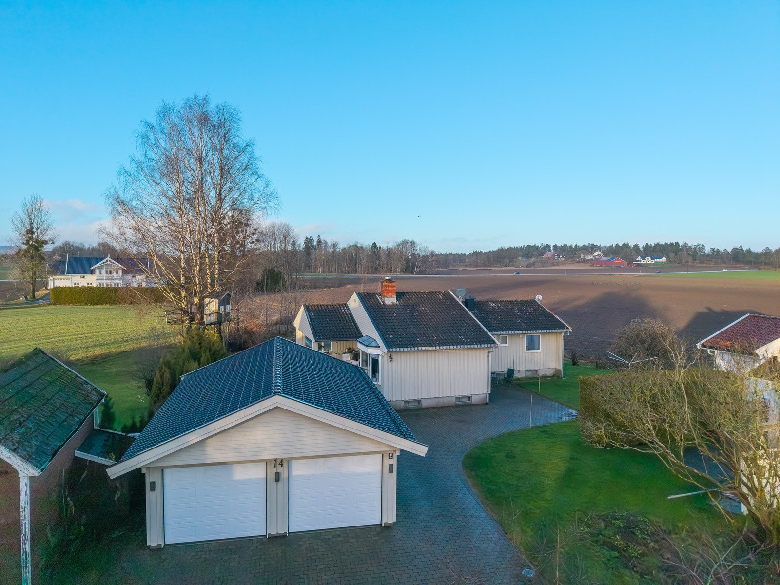 Velkommen til Skaaneveien 14 på Nykirke - en trivelig og meget innholdsrik enebolig Galleribilde