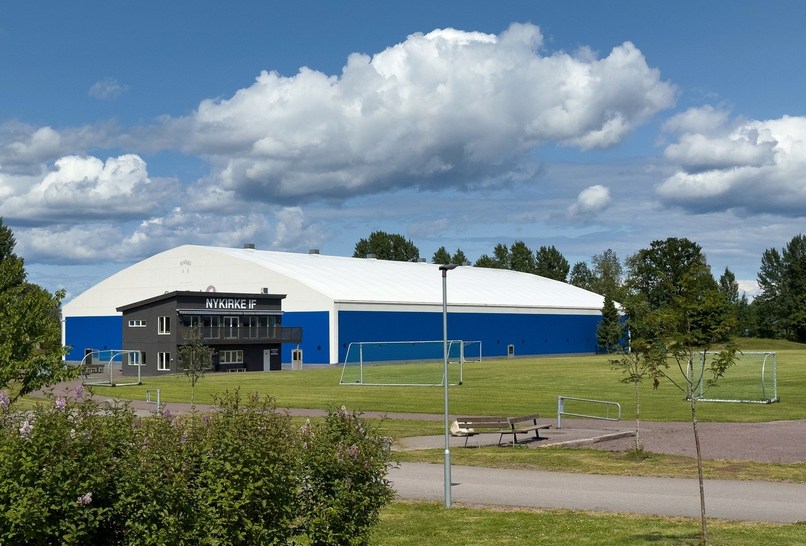 Her finner du også kaldhallen og idrettsanlegget Galleribilde