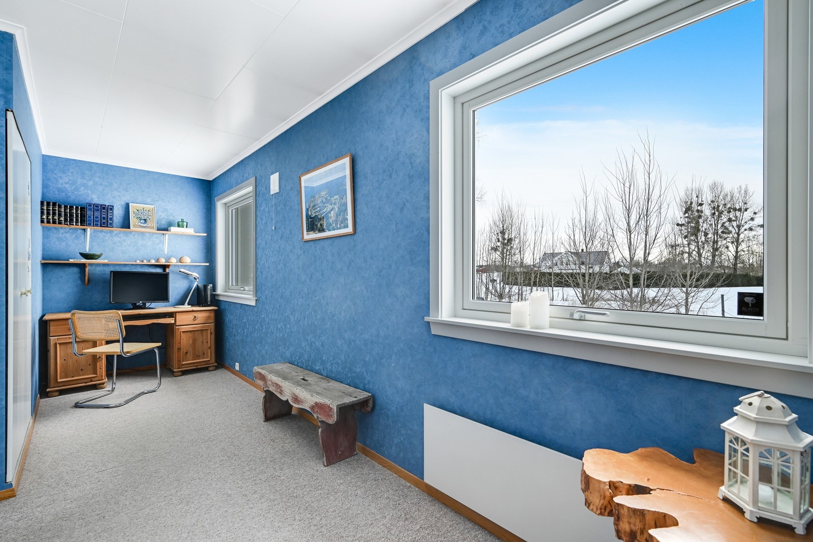 Det "blå" soverommet var opprinnelig to barnerom men er nå ett stort rom Galleribilde