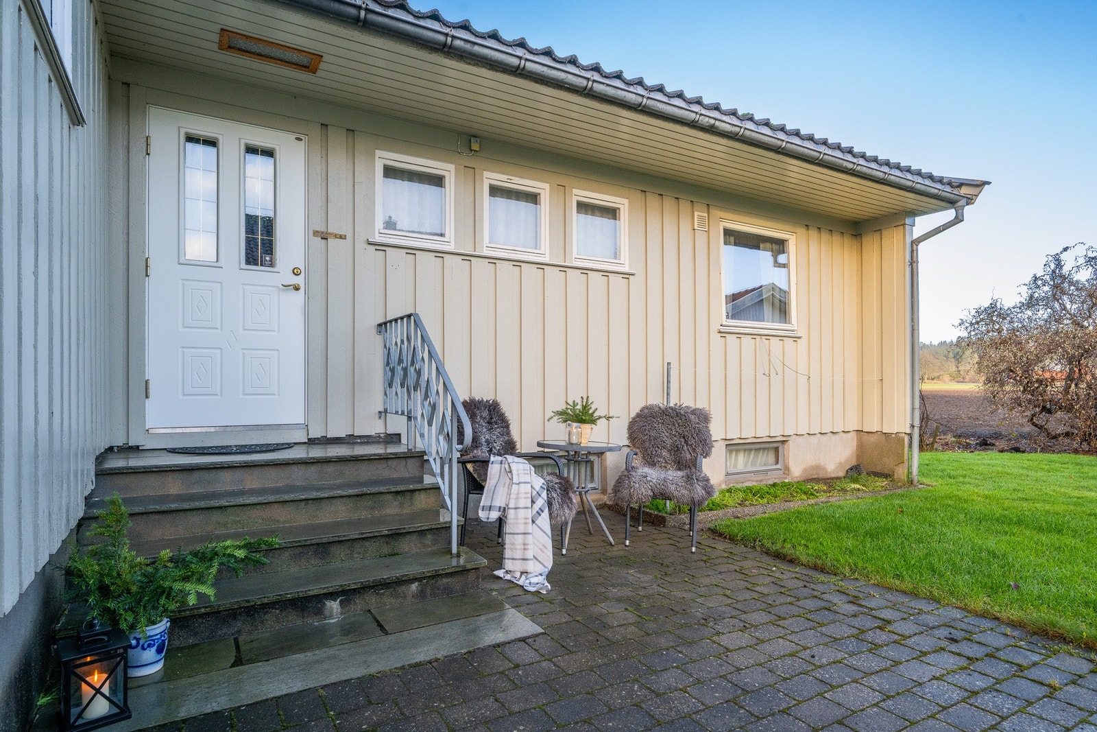 Skifertrapp inn til huset. Velkommen inn! Galleribilde