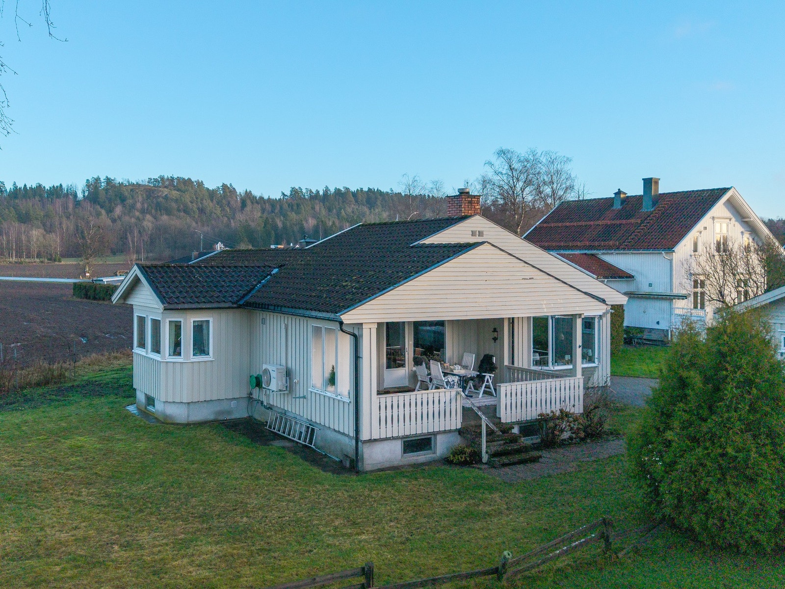 Stor og deilig terrasse med adkomst fra stua Galleribilde