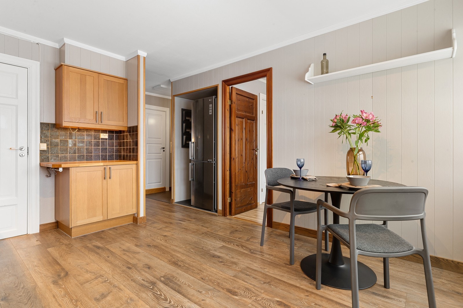 Boligen har 2 soverom, det ene med adkomst fra kjøkkenet Galleribilde