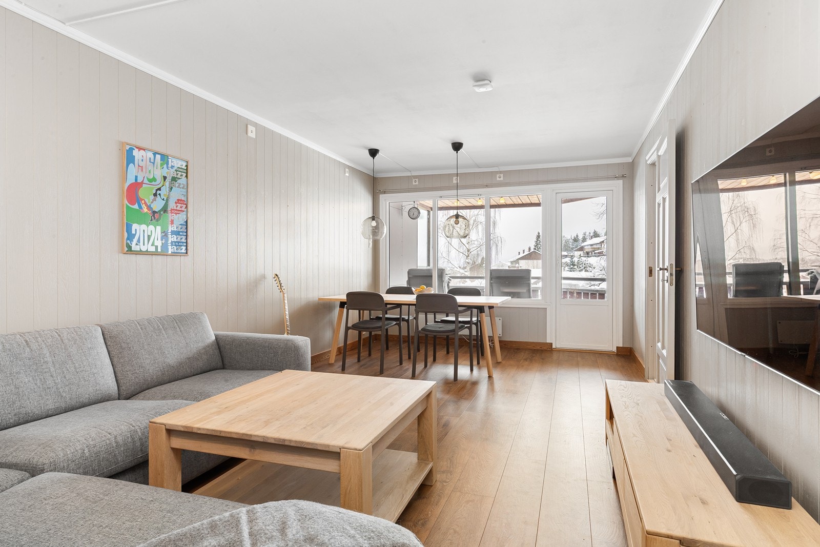 Fra stuen er det adkomst til soverom 2 Galleribilde