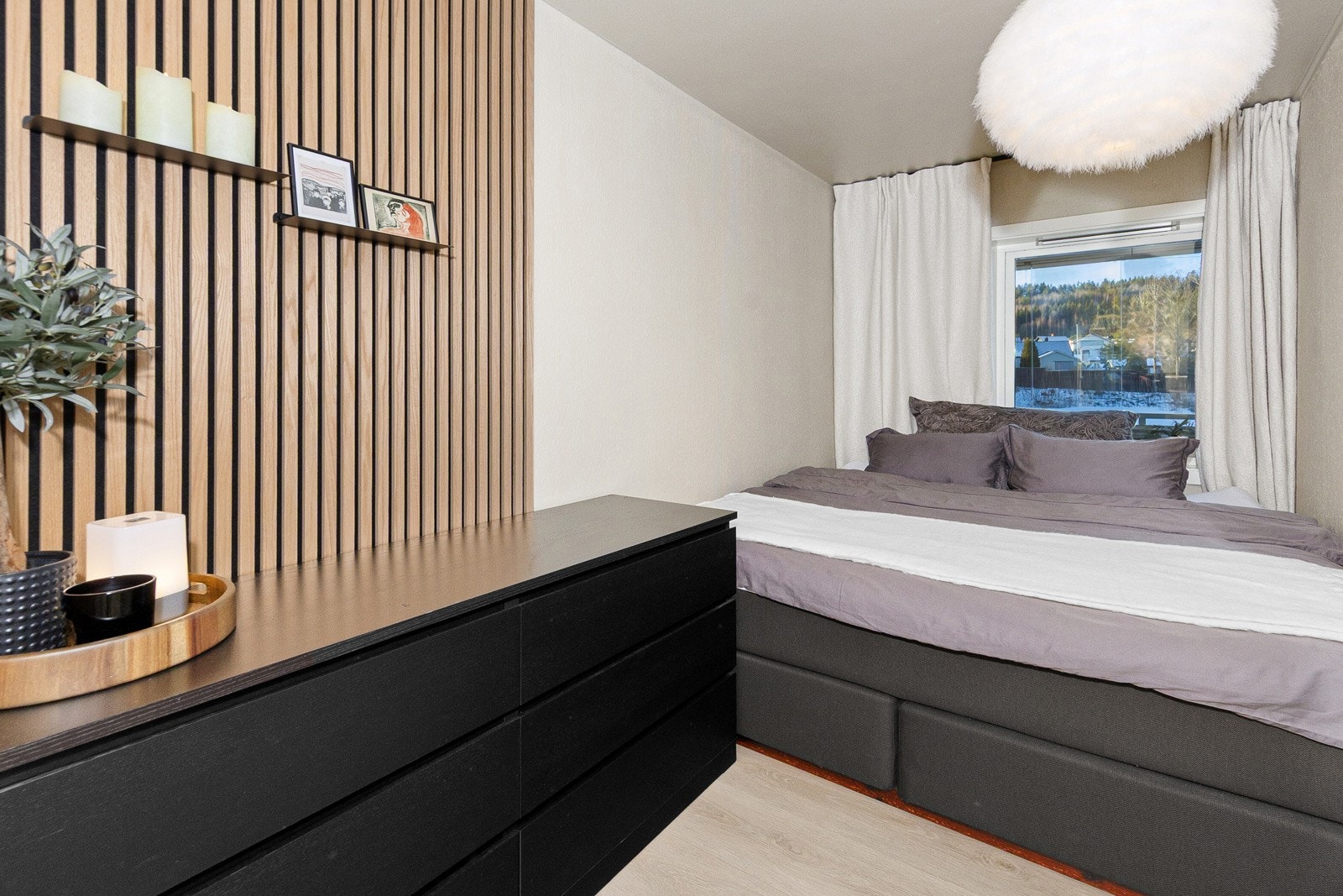 Soverommet har plass for dobbeltseng Galleribilde