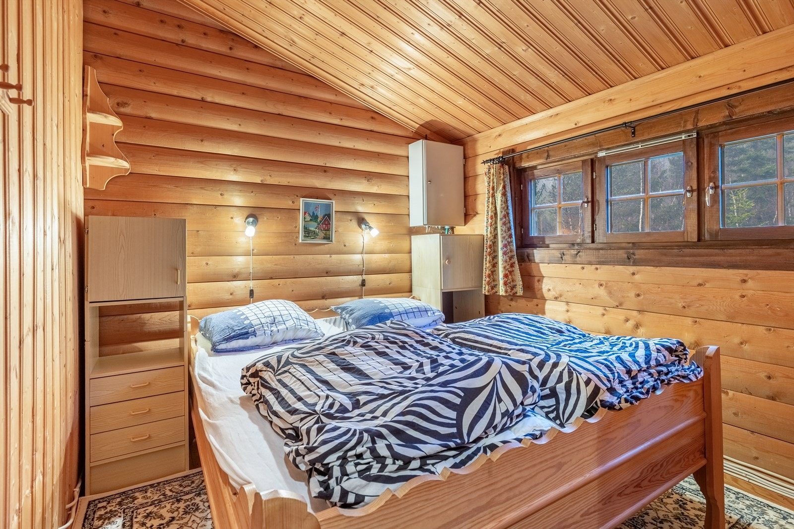 Rom med dobbeltseng (ikke tilfredsstillende rømningsvei) Galleribilde