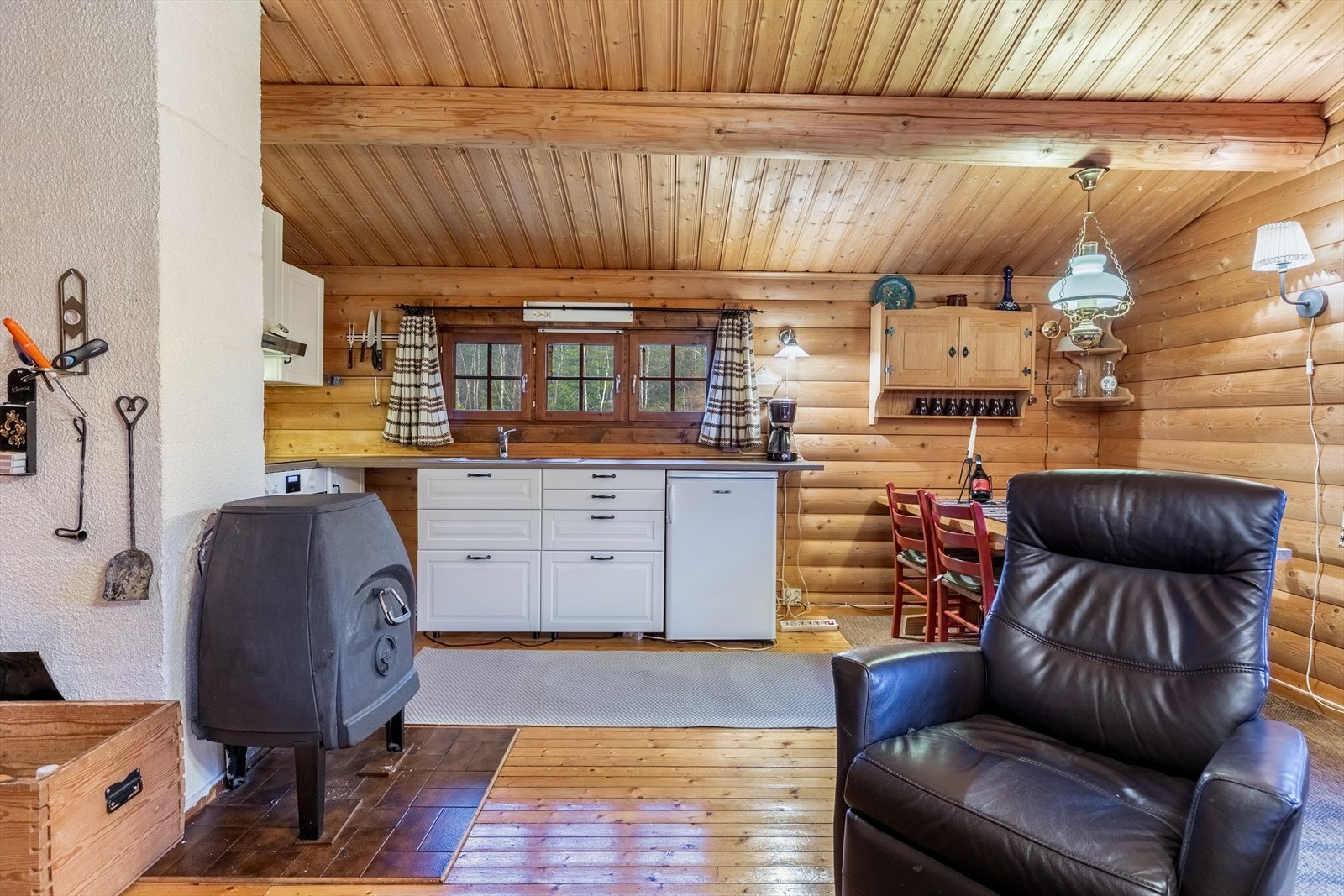 Nyere kjøkkeninnredning Galleribilde