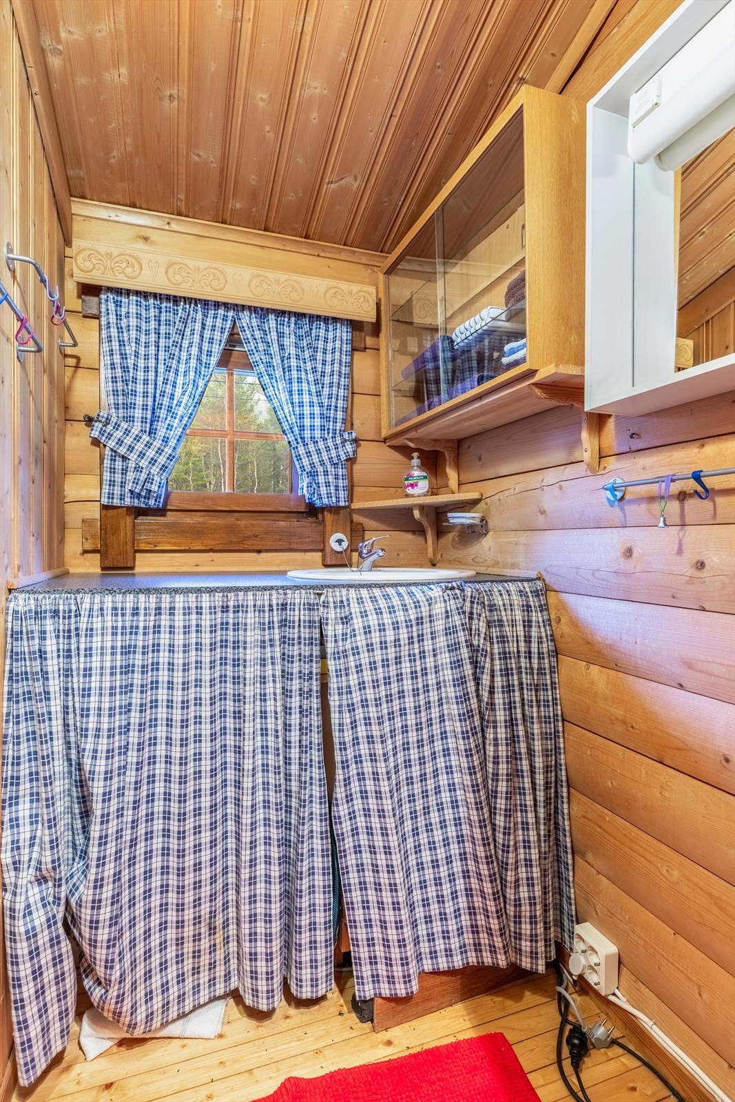 Stellerom med vask Galleribilde