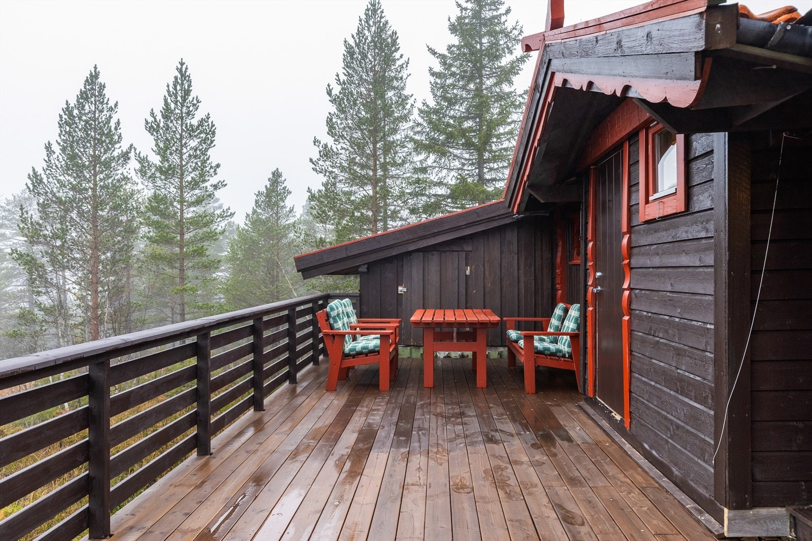 God plass til sittegruppe på terrasse Galleribilde