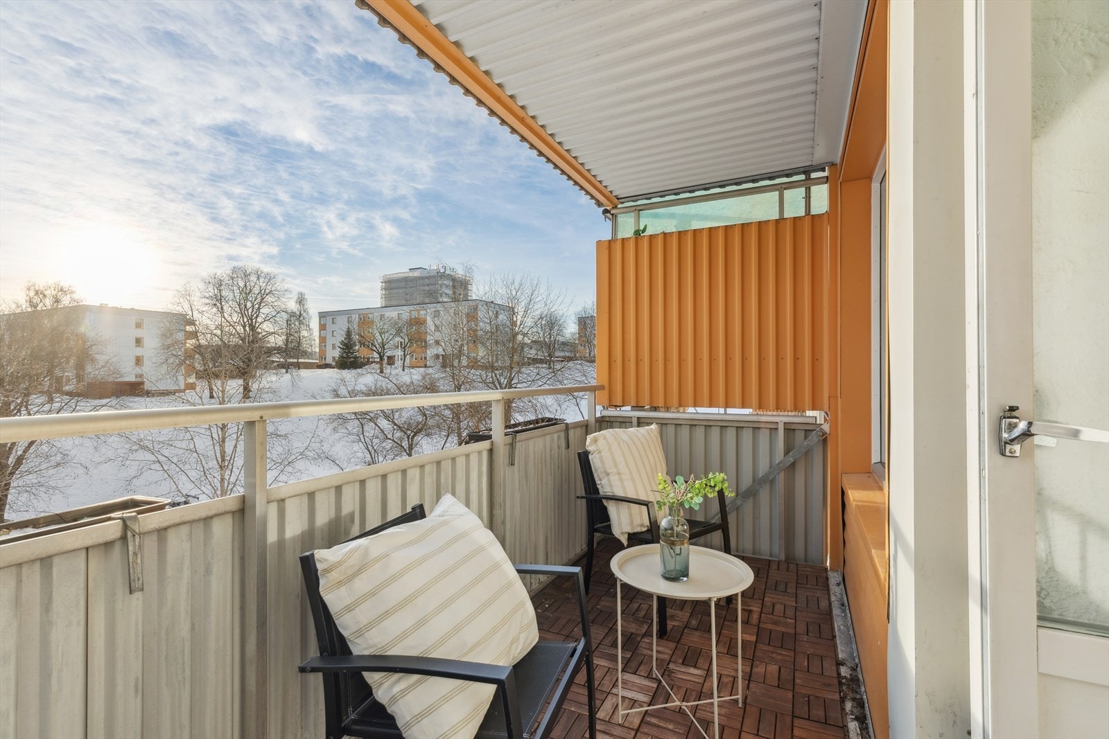 Fra stuen er det utgang til balkongen som er på 7 m² Galleribilde