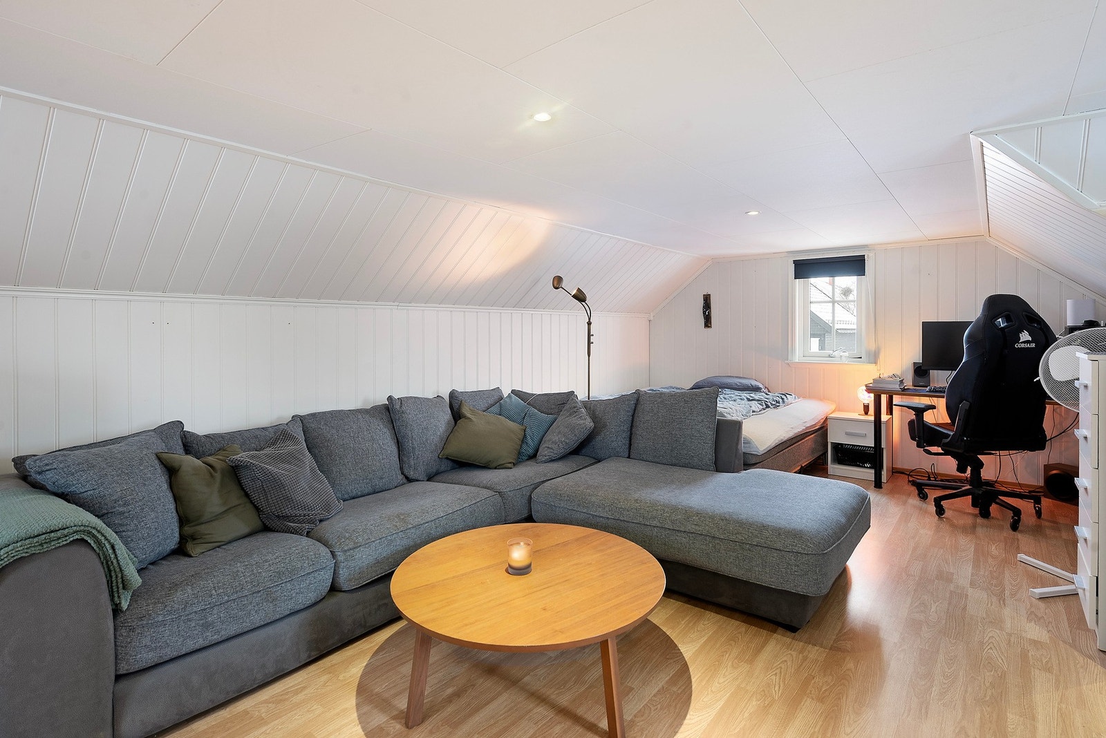 Garasjen er i dag innredet, men dette er ikke søkt og godkjent hos kommunen Galleribilde