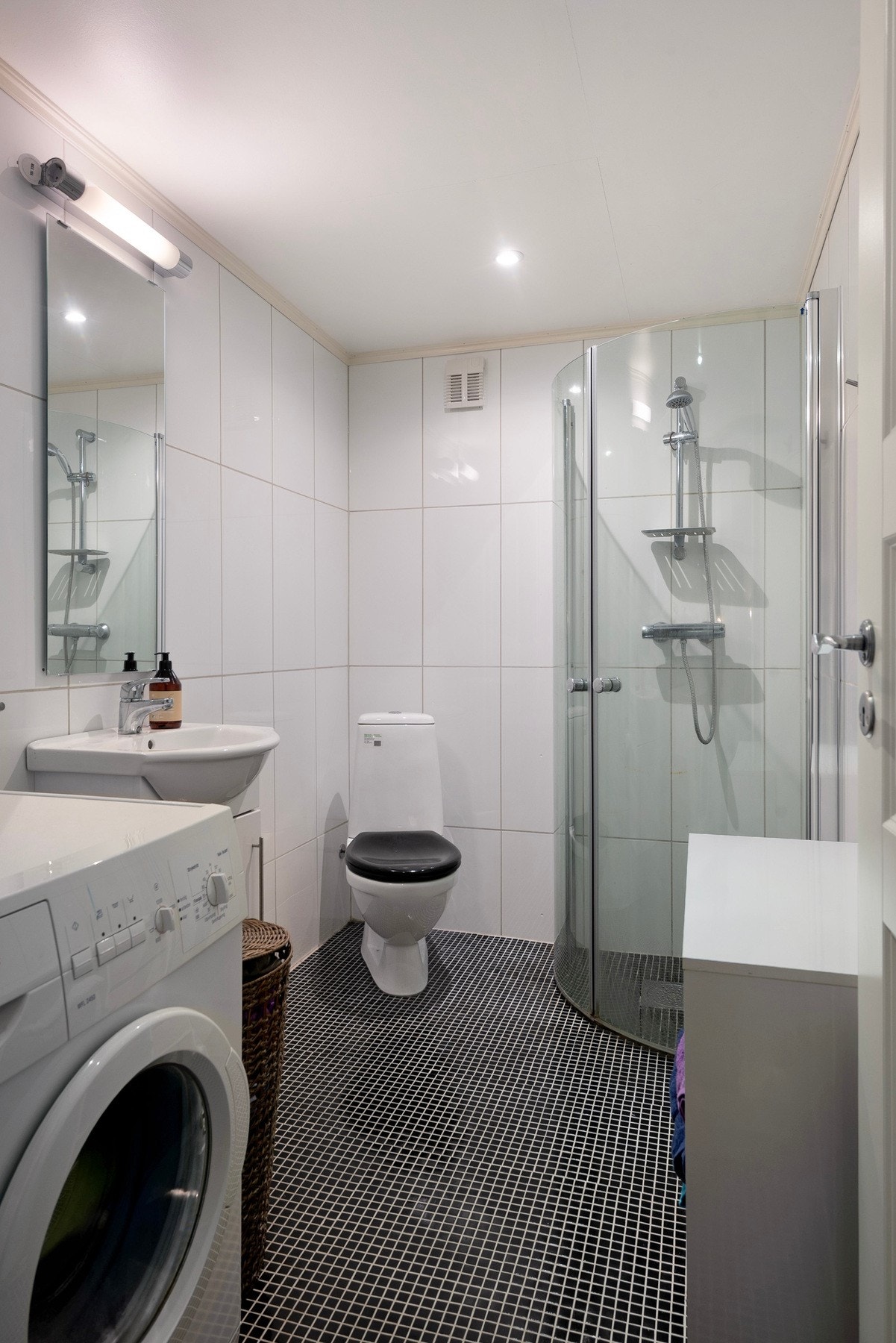 Bad i garasjen, ikke søkt i kommunen Galleribilde