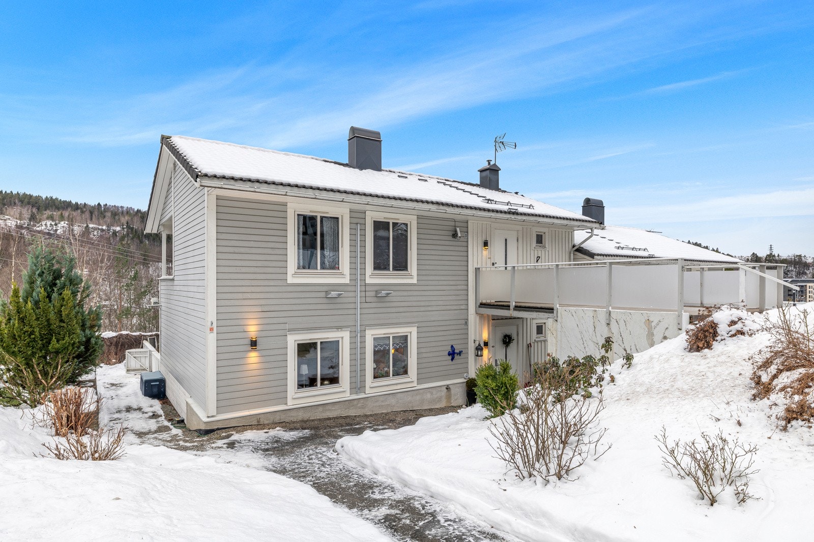 Fasade og inngangsside mot øst. Galleribilde