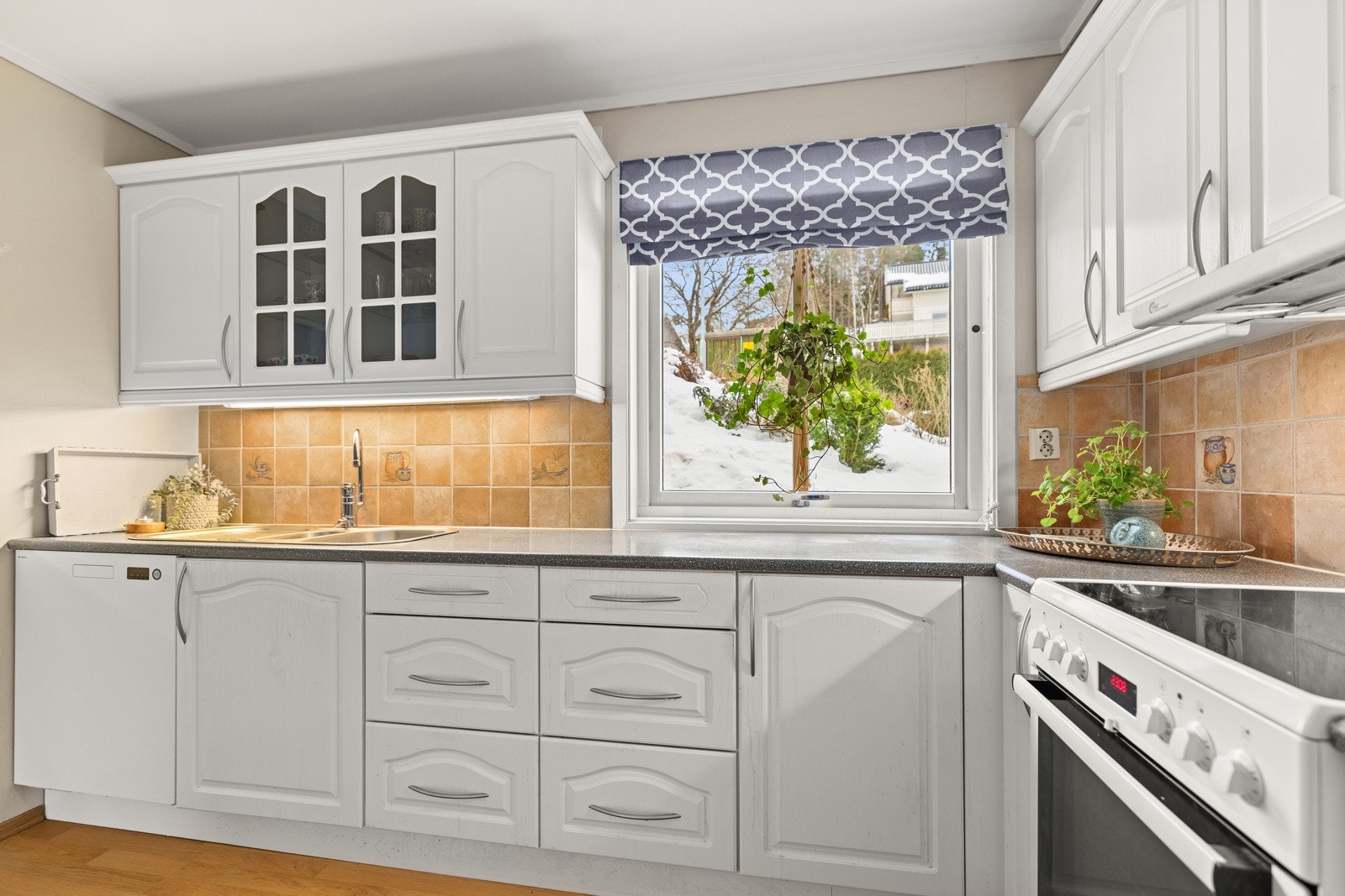 Vindu på kjøkken mot inngangssiden Galleribilde