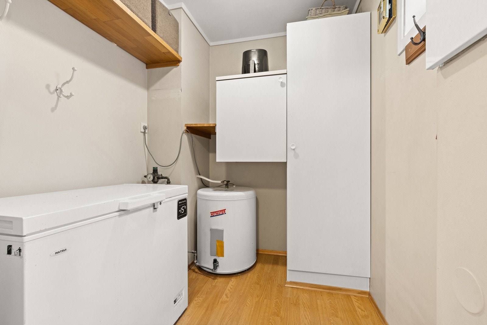 Egen bod/teknisk rom inn fra gang. Galleribilde