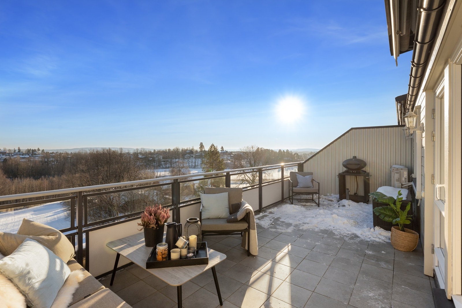 Velkommen til Lokes vei 125 v/Håkon Sæther i PrivatMegleren Bærum Galleribilde