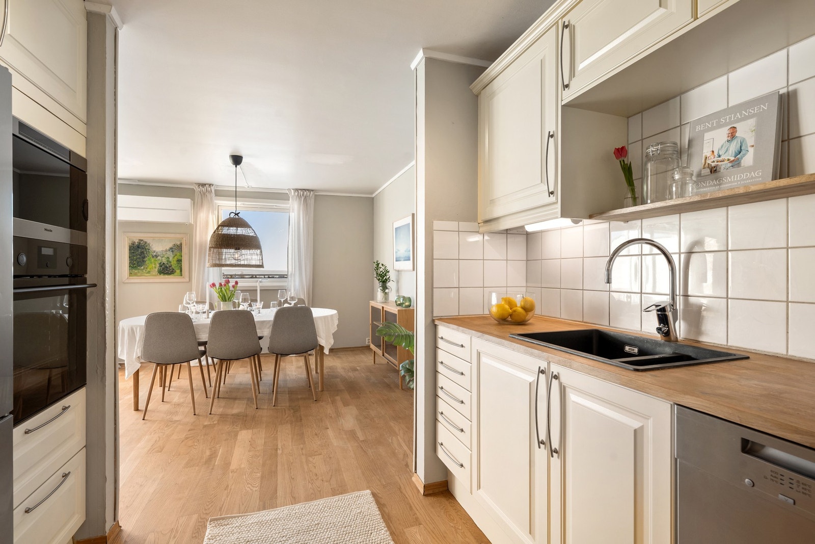 Kjøkken er i egen nisje Galleribilde