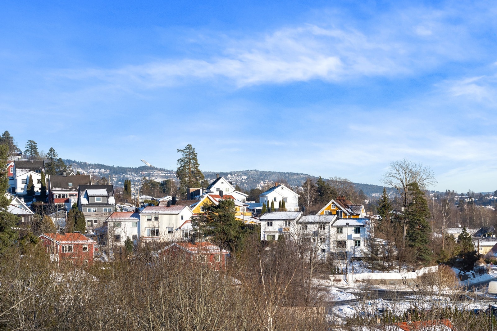 Fra terrassen har man panoramautsikt som spenner fra Holmenkollen til Skaugumåsen Galleribilde